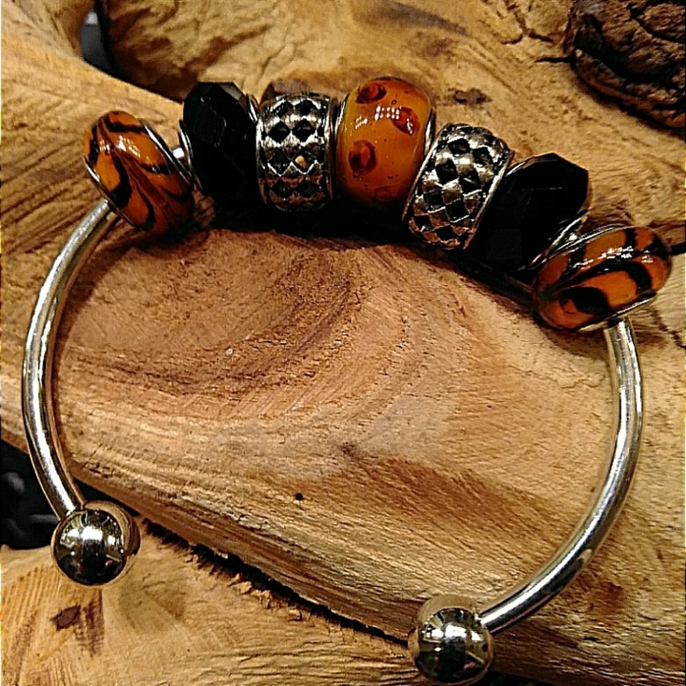 Silver Bangle bracelet with tiger & black beads